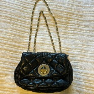 Perfect Kate Spade bag in quilted leather. Black leather with gold trim